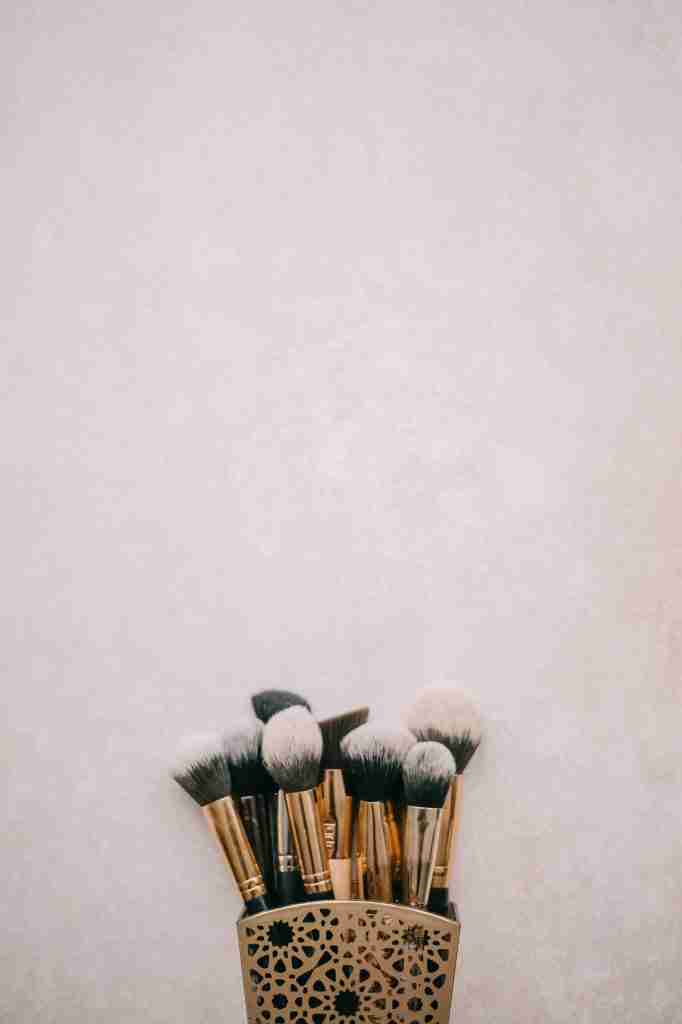10 Essential Makeup Brushes Every Beginner Needs