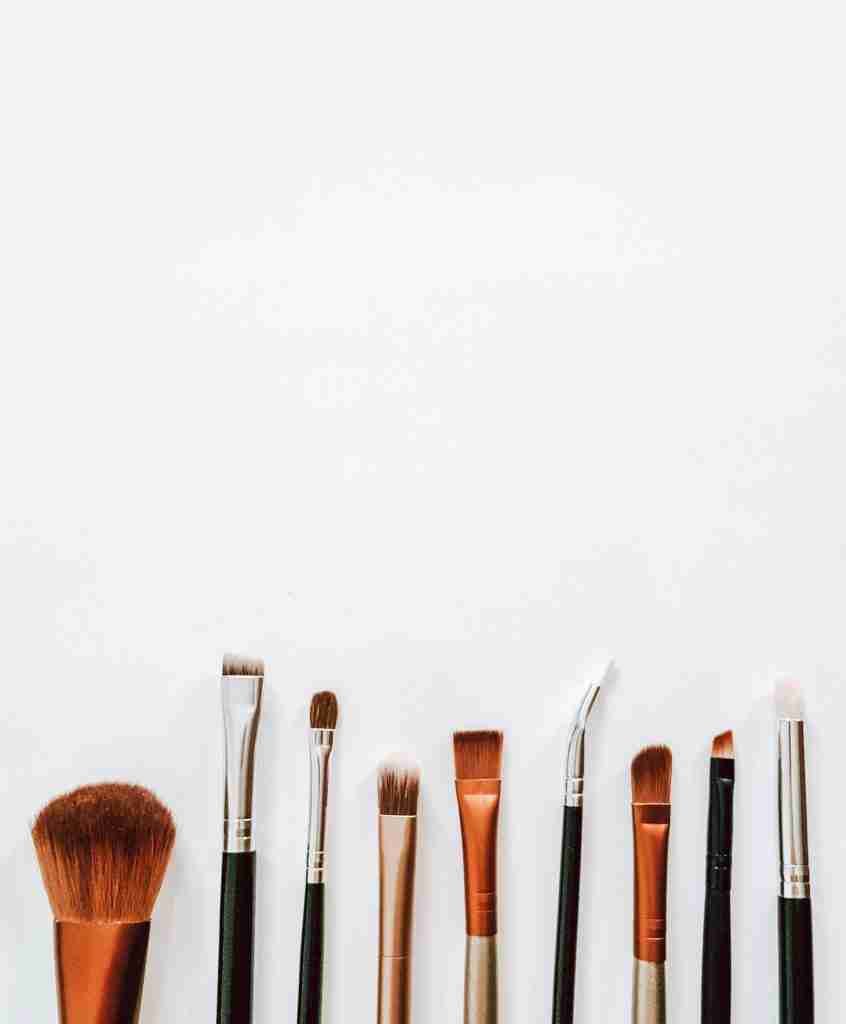 10 Essential Makeup Brushes Every Beginner Needs
