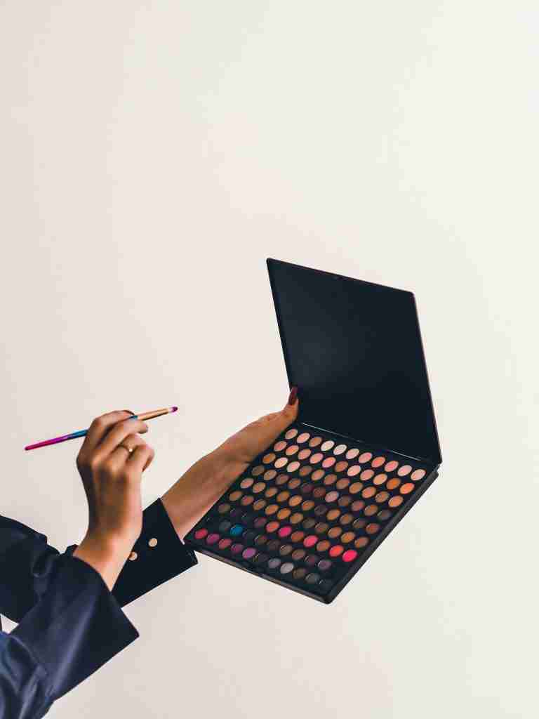 Step-by-Step Guide: Creating a Stunning Cut Crease Eye Makeup Step-by-Step Guide: Creating a Stunning Cut Crease Eye Makeup