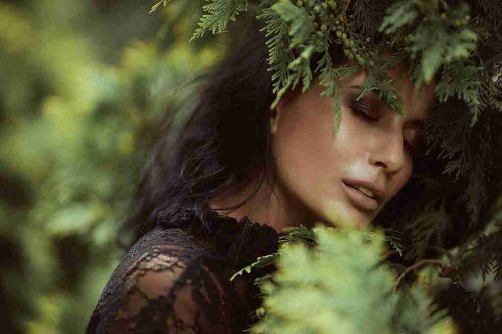 The Ultimate Beginners Guide to Applying False Eyelashes like a Pro